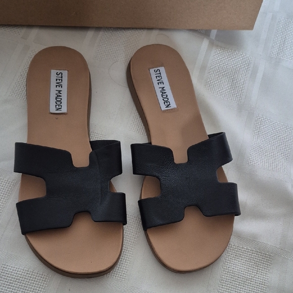 Steve Madden Black Slide Sandals - Picture 12 of 16